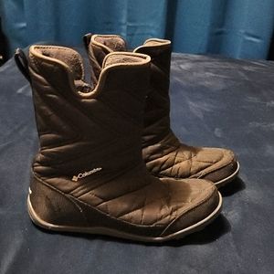 Black Columbia snow boots, hiking boots.